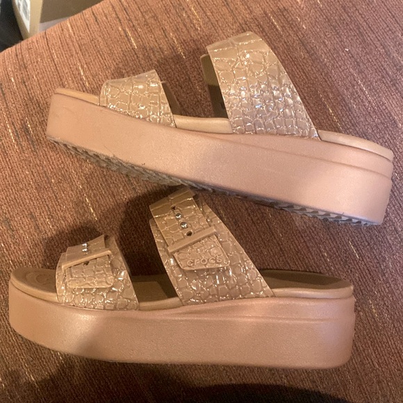 Tan Alligator Embossed Croc Platform Sandals - Picture 1 of 2